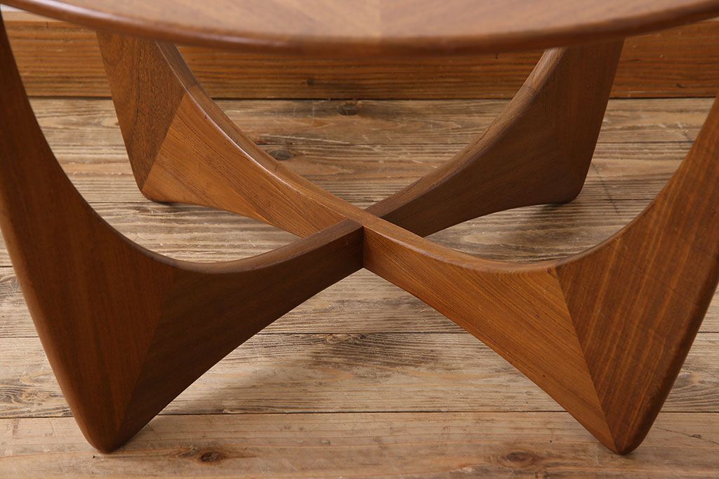 ヴィンテージ家具　G-plan(ジープラン)　北欧ビンテージ　チーク材　ガラストップラウンドテーブル(センターテーブル・コーヒーテーブル)(1)
