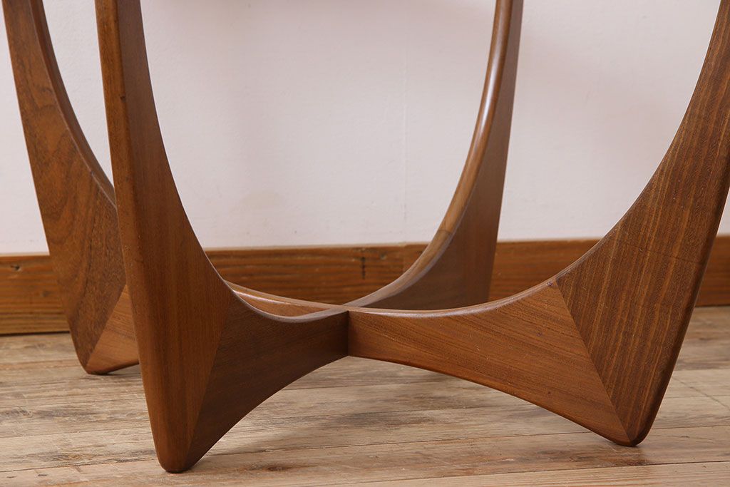 ヴィンテージ家具　G-plan(ジープラン)　北欧ビンテージ　チーク材　ガラストップラウンドテーブル(センターテーブル・コーヒーテーブル)(1)