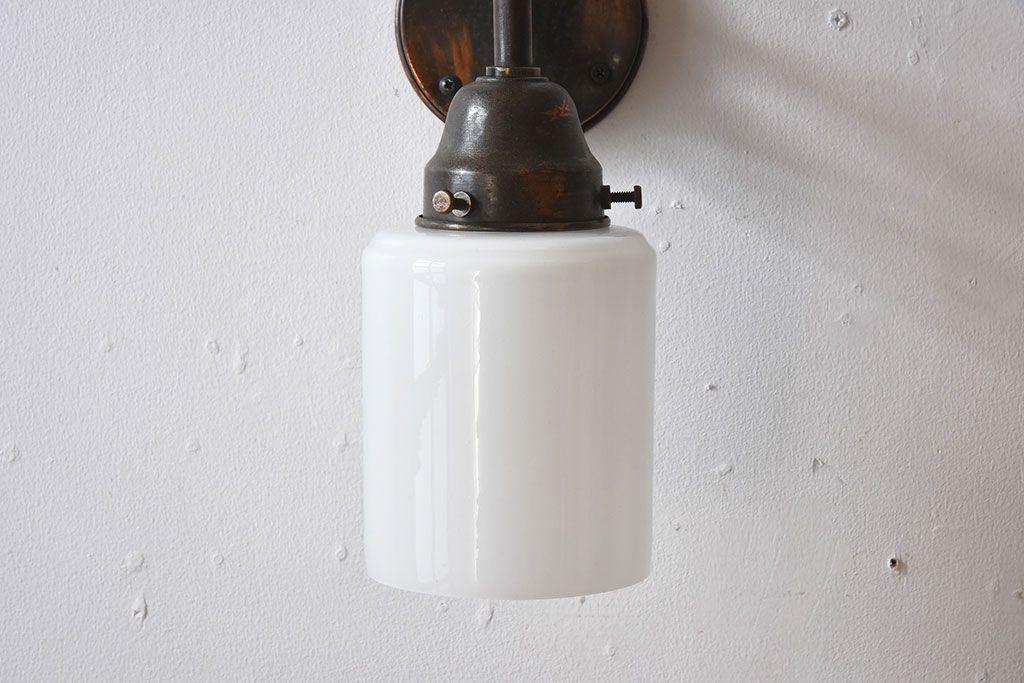 和製アンティーク　古い乳白ガラスのレトロな壁付け照明(ライト)