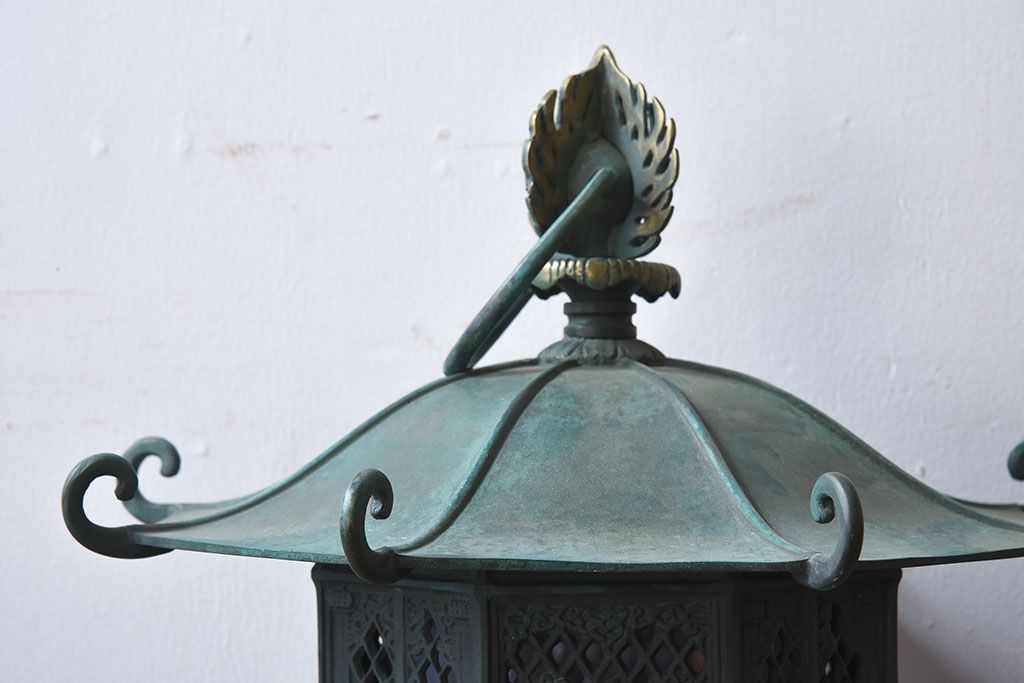 中古　民芸家具　趣のあるデザインの灯籠照明(外灯・デスクスタンド)