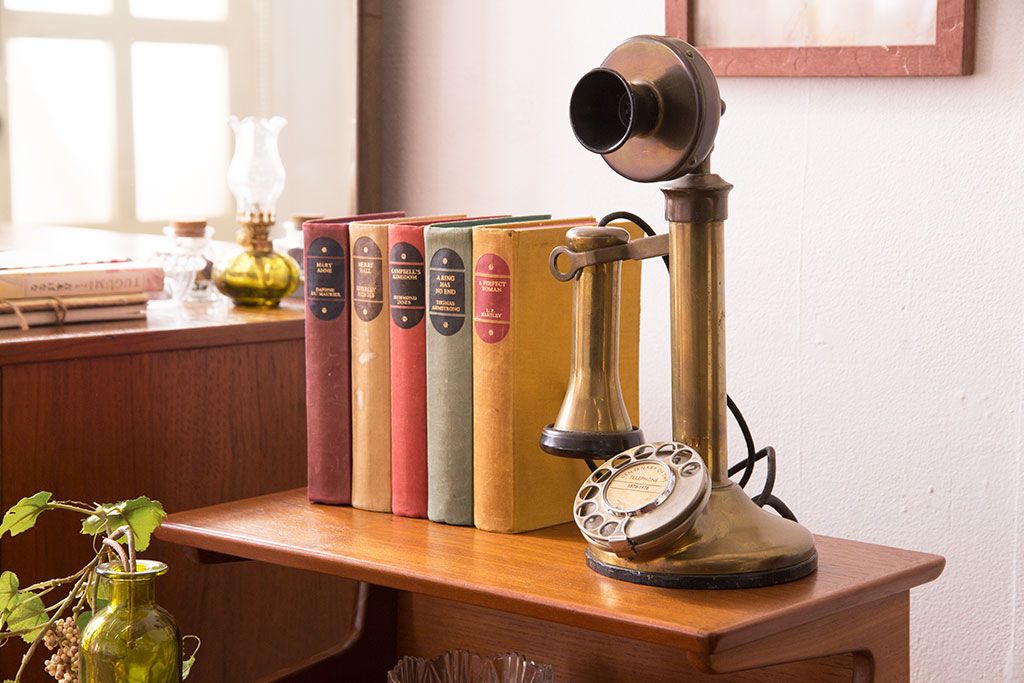 アンティーク雑貨　イギリスアンティーク　真鍮　クラシカルなデザインのダイヤル式電話(Candlestick Brass Telephone)