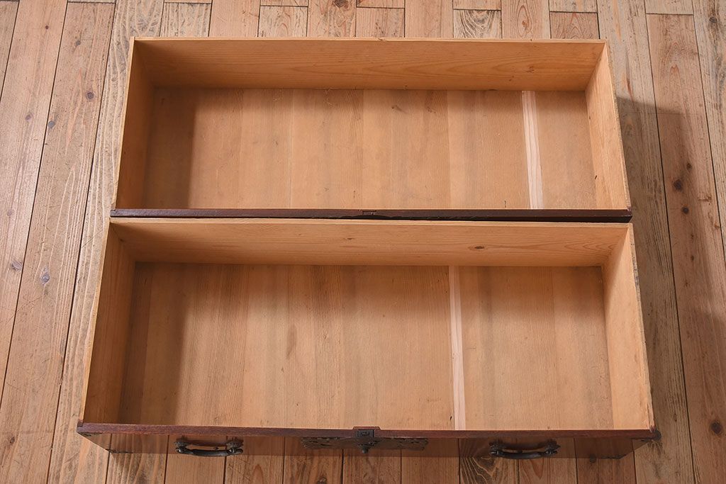 アンティーク家具　和製アンティーク　前面欅材　古い木の味わいが重厚な仙台箪笥ローボード(衣装箪笥)(1)