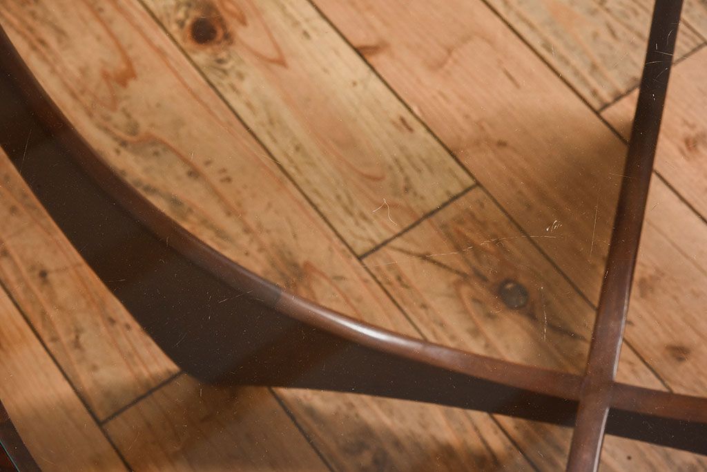 ヴィンテージ家具　G-plan(ジープラン)　北欧ビンテージ　チーク材　ガラストップラウンドテーブル(センターテーブル・コーヒーテーブル)(2)