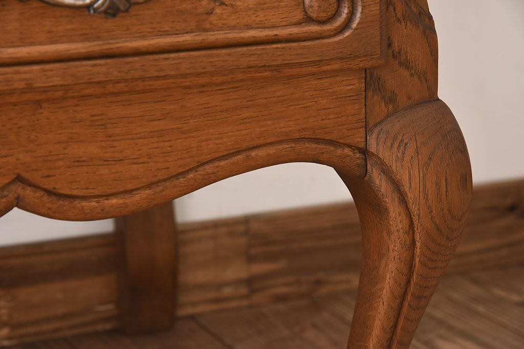 ヴィンテージ家具　フランスビンテージ　美しい彫刻入り!上質なオーク材製のライティングビューロー