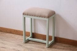 アンティーク家具　ナチュラルカラーのペイントが愛らしい　アンティーク角スツール(椅子、チェア)