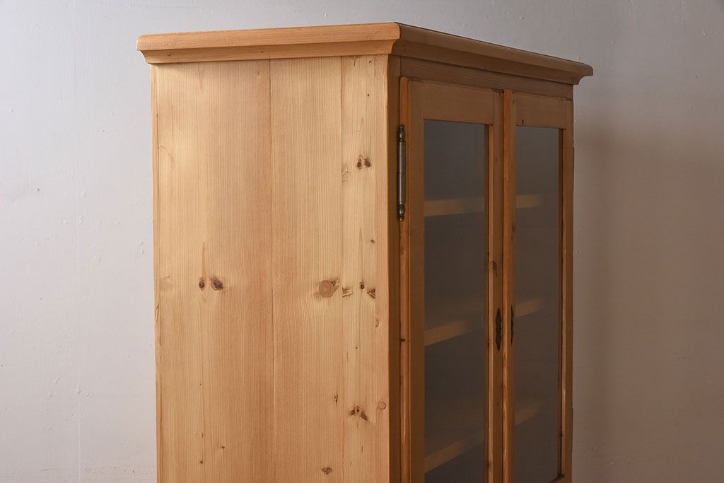 アンティーク家具　フランスアンティーク　パイン材　木のぬくもり溢れるカップボード(食器棚、キャビネット)