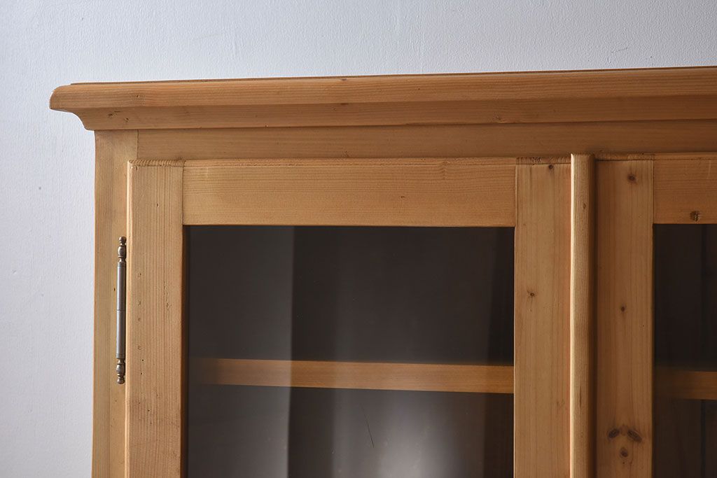 アンティーク家具　フランスアンティーク　パイン材　木のぬくもり溢れるカップボード(食器棚、キャビネット)
