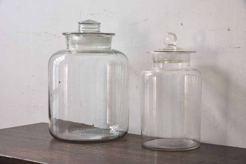 アンティーク雑貨 昭和レトロ アンティークの蓋付きガラス瓶大小2個