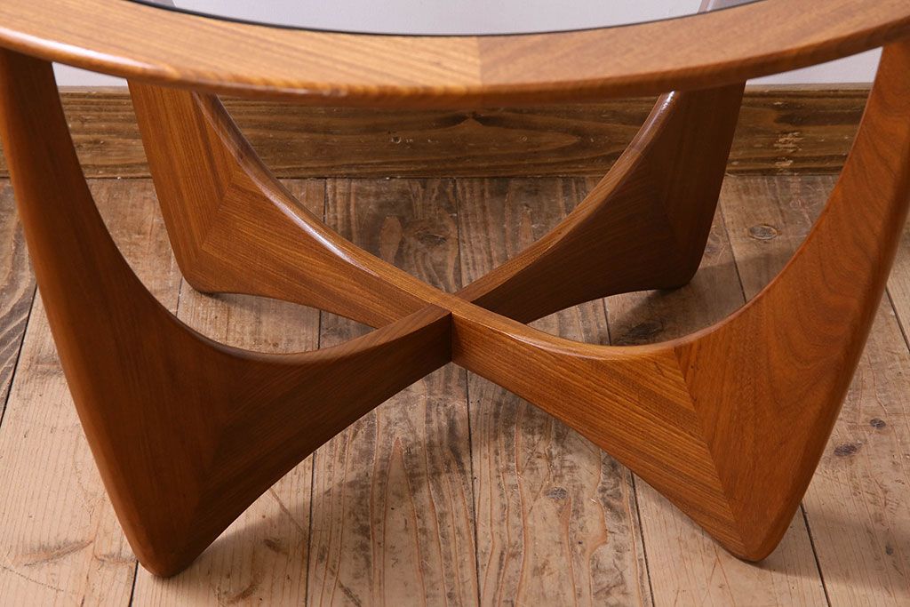 ヴィンテージ家具　G-plan(ジープラン)　北欧ビンテージ　チーク材　ガラストップラウンドテーブル(センターテーブル・コーヒーテーブル)(3)