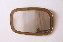 アンティーク雑貨　北欧家具　ウォールナット材製　珍しいデザインの壁掛けミラー(鏡)