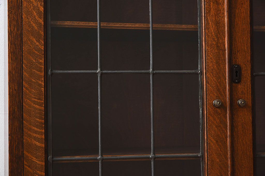 アンティーク家具　イギリスアンティーク　オーク材製!ステンドグラス戸がお洒落な本箱(ブックケース、収納棚)