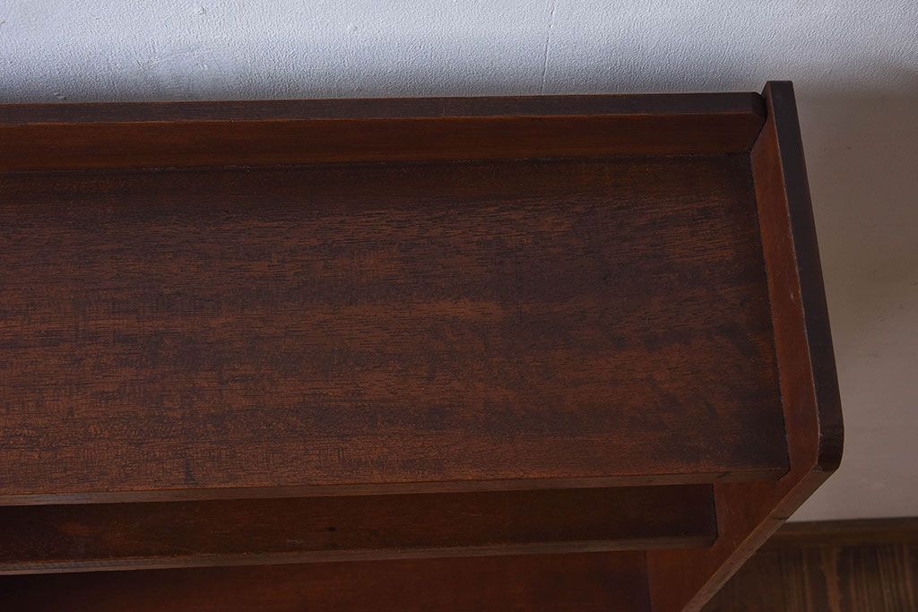 レトロ家具　ラワン材製　昭和レトロな縦型アンティーク本棚(飾り棚)