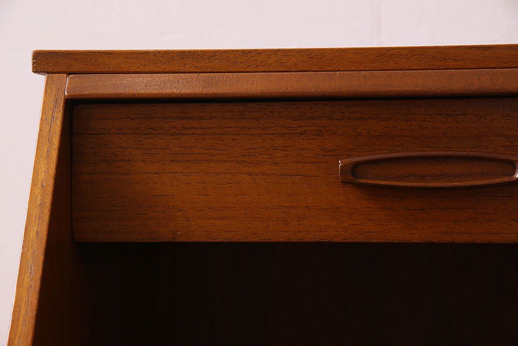 アンティーク雑貨　北欧家具　チーク材製　珍しいデザインのスツール付き電話台(サイドテーブル、花台)