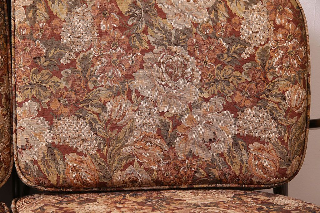 アンティーク家具　アーコール　オールドコロニアルシリーズ　お洒落な花柄デザインの二人掛けソファ