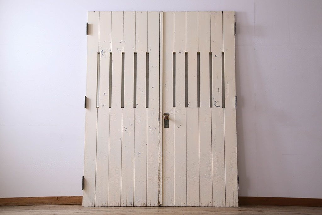 ペイント家具　両開き　使い込まれた雰囲気が素敵なドア(扉)(2)