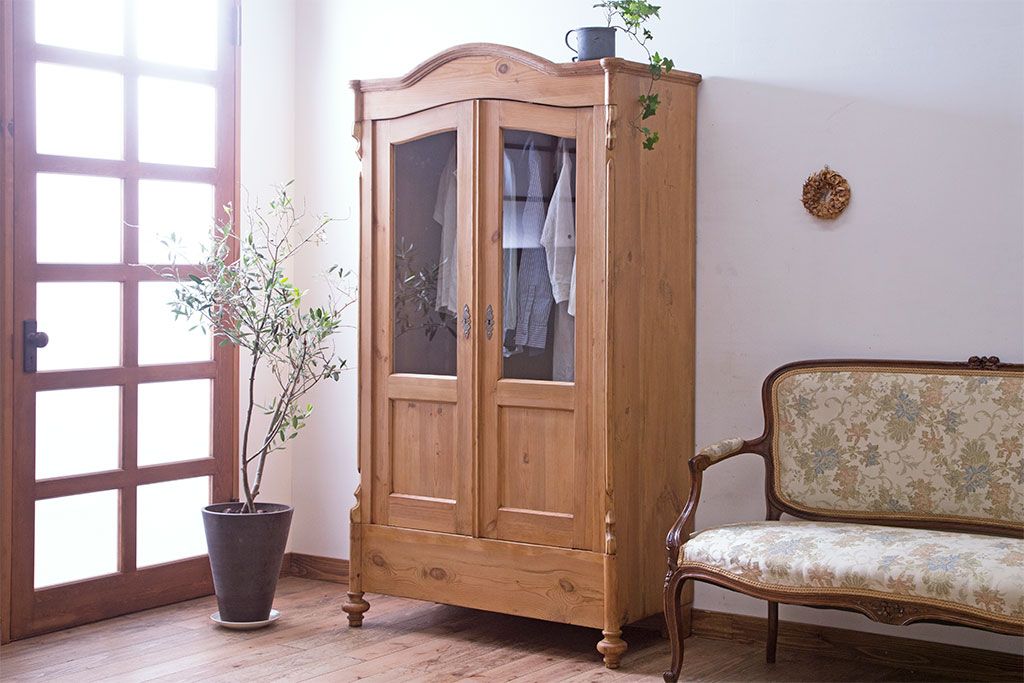 アンティーク家具　フランスアンティーク　パイン材の温もり溢れるキャビネット(ワードローブ、収納棚、戸棚)