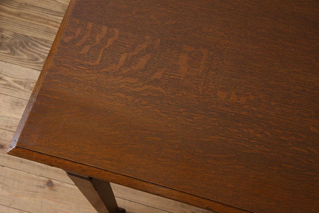 アンティーク家具　フランスアンティーク　おしゃれなデザインのダイニングテーブル(2)