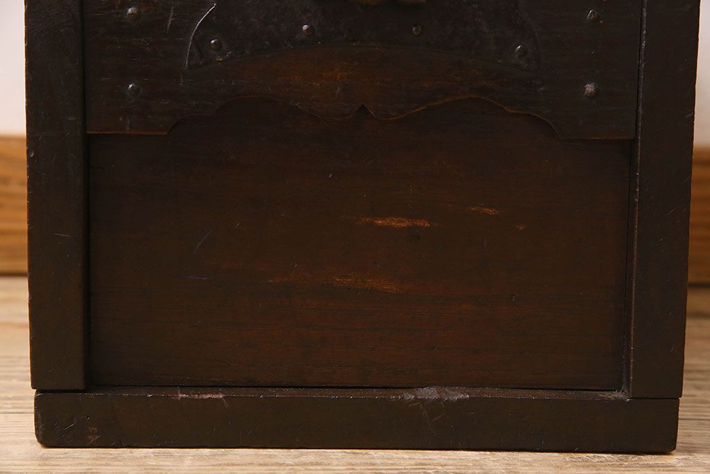 アンティーク雑貨　古民具・骨董　栗材　古い木や金具の質感が魅力的な銭箱(銭函)