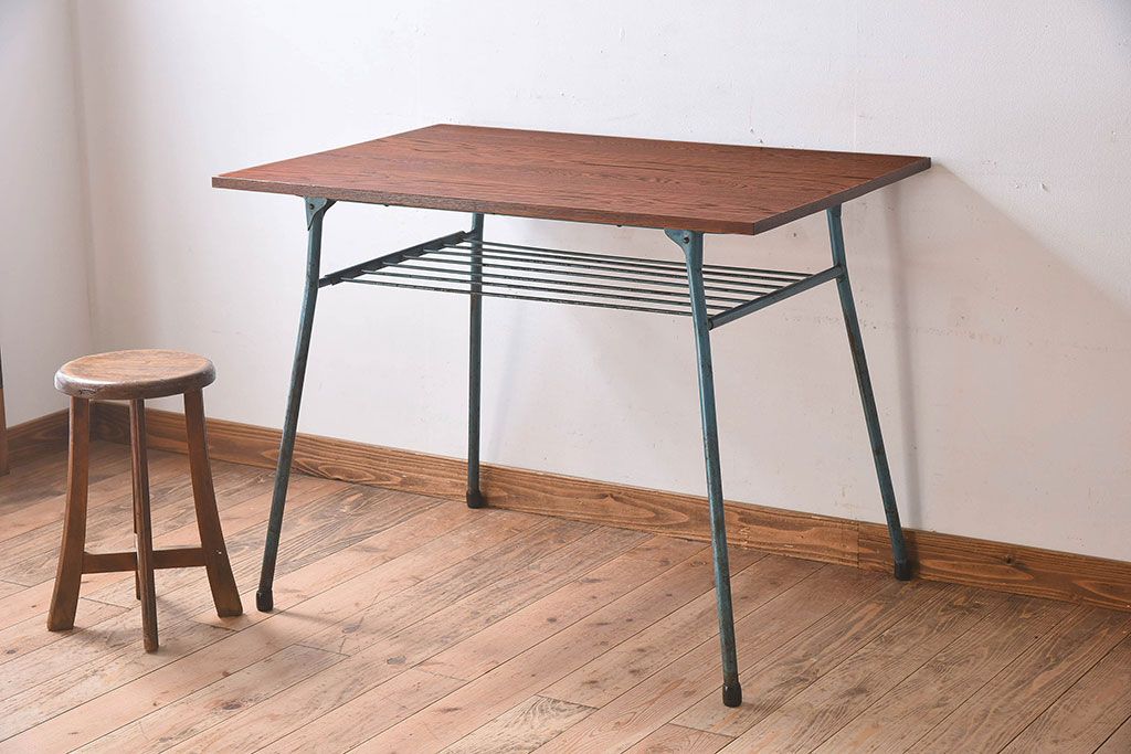 レトロ家具 昭和レトロ 折り畳み式鉄脚テーブル(机、作業台、アイアン