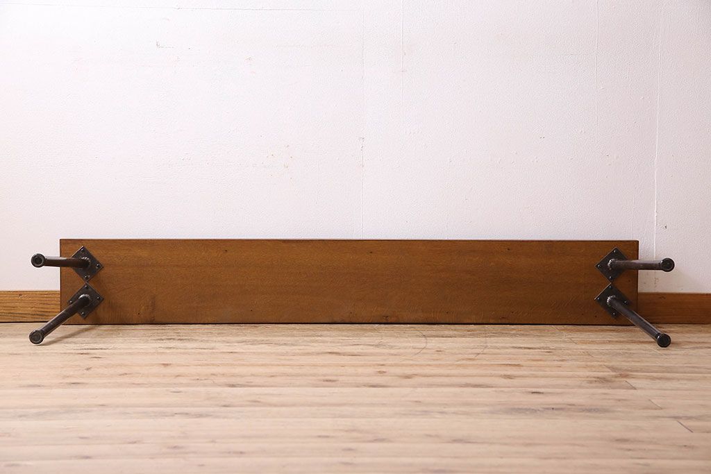 レトロ家具　昭和レトロ　ナラ材一枚板の重厚な鉄脚ベンチ(長椅子、アイアンベンチ)(3)