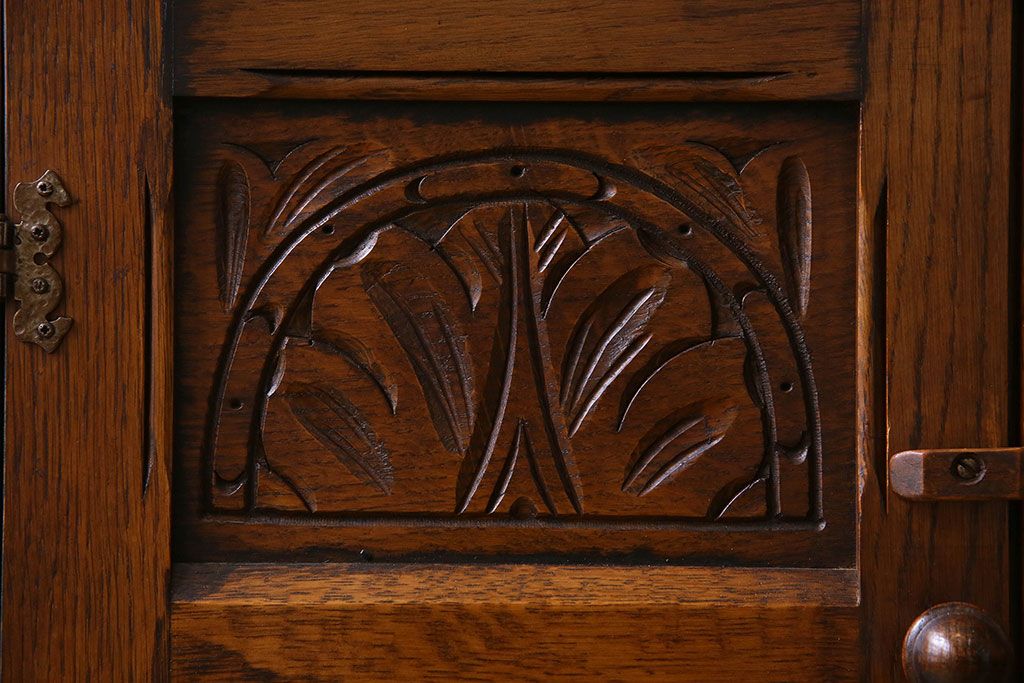 中古　イギリス製　上品なデザインが魅力的なカップボード(キャビネット、飾り棚、陳列棚、収納棚、食器棚)