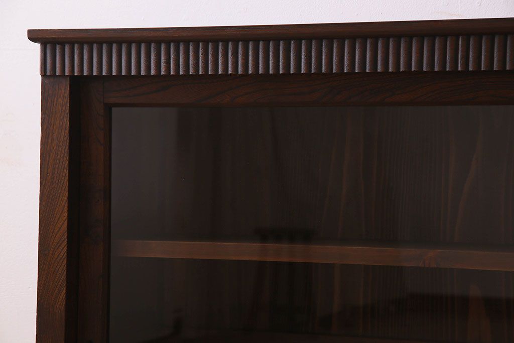 アンティーク家具　大正ロマン　前面の飾りが素敵な収納棚(戸棚、ガラスケース、ショーケース)(1)