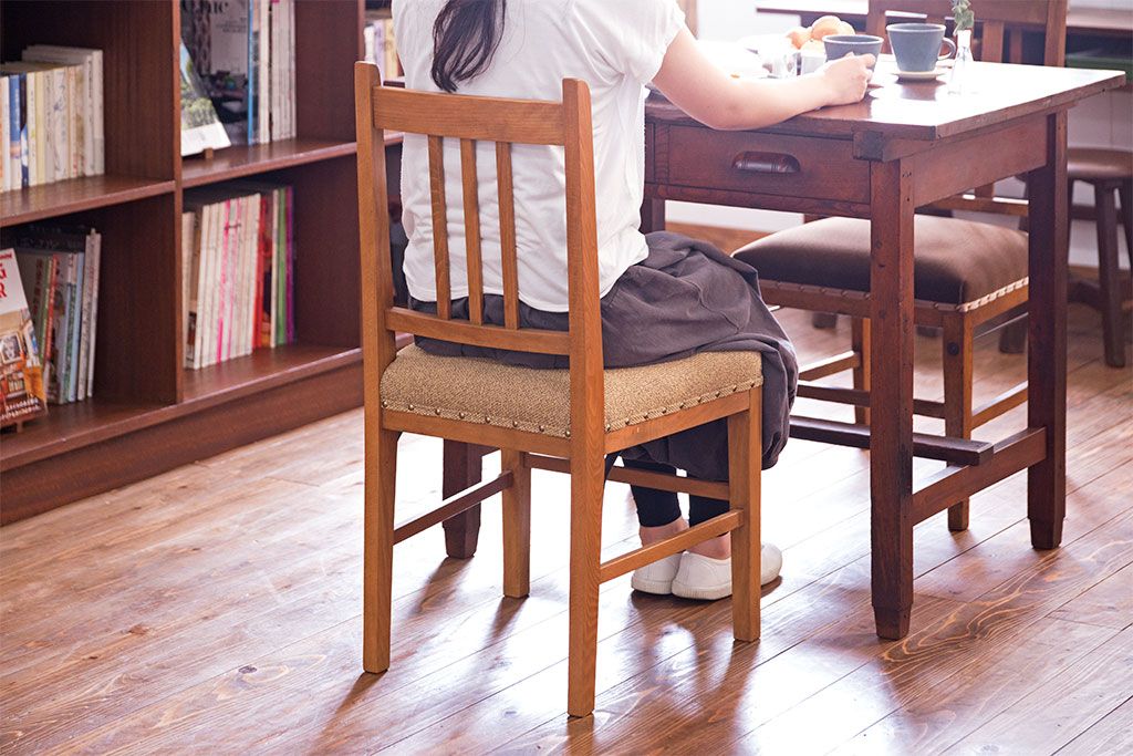 レトロ家具　昭和レトロ　ナラ材　落ち着いた色味が素敵なチェア(椅子、ダイニングチェア)