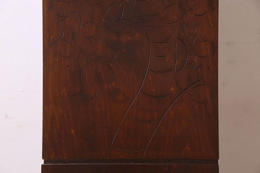 中古　軽井沢彫りが施された上質な衣装箪笥(和タンス、収納棚)(定価120万円)