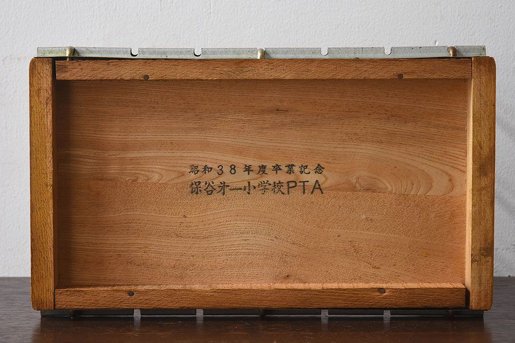 アンティーク雑貨　昭和レトロ　古い栓材製の本立て(1)