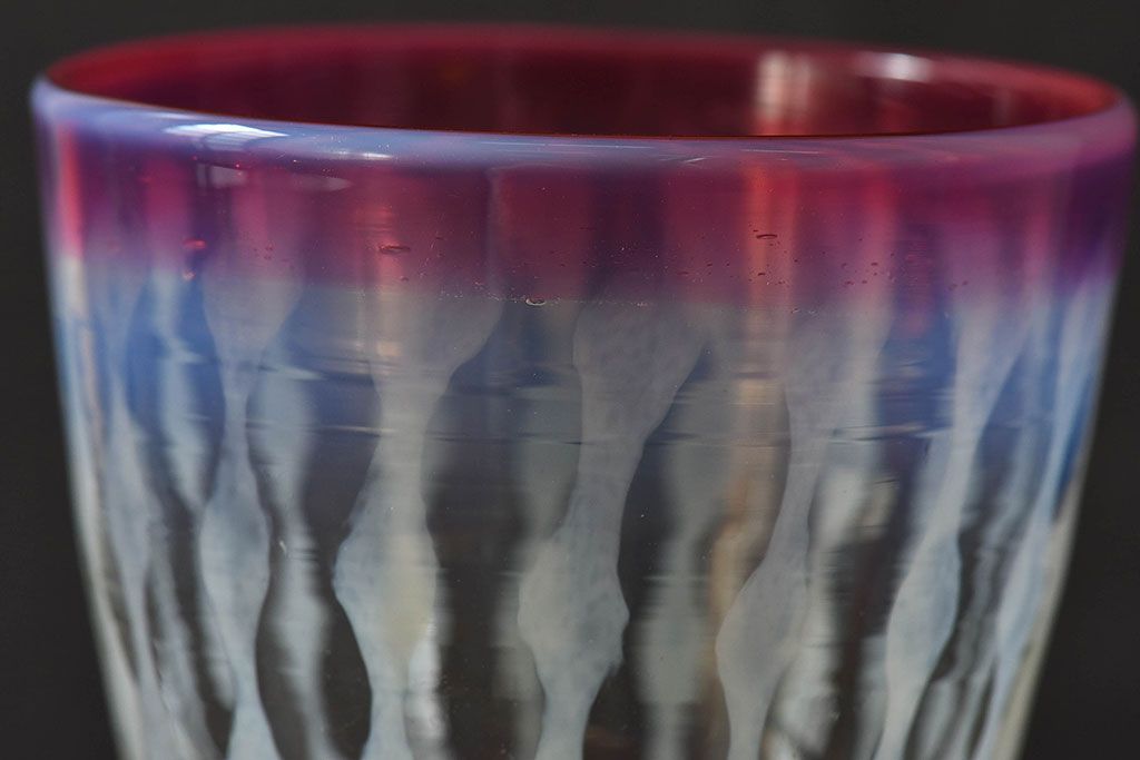 アンティーク雑貨　古民具・骨董　和ガラス　乳白色　赤縁玉垂れ文なつめ形氷コップ