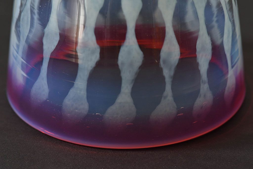 アンティーク雑貨　古民具・骨董　和ガラス　乳白色　赤縁玉垂れ文なつめ形氷コップ