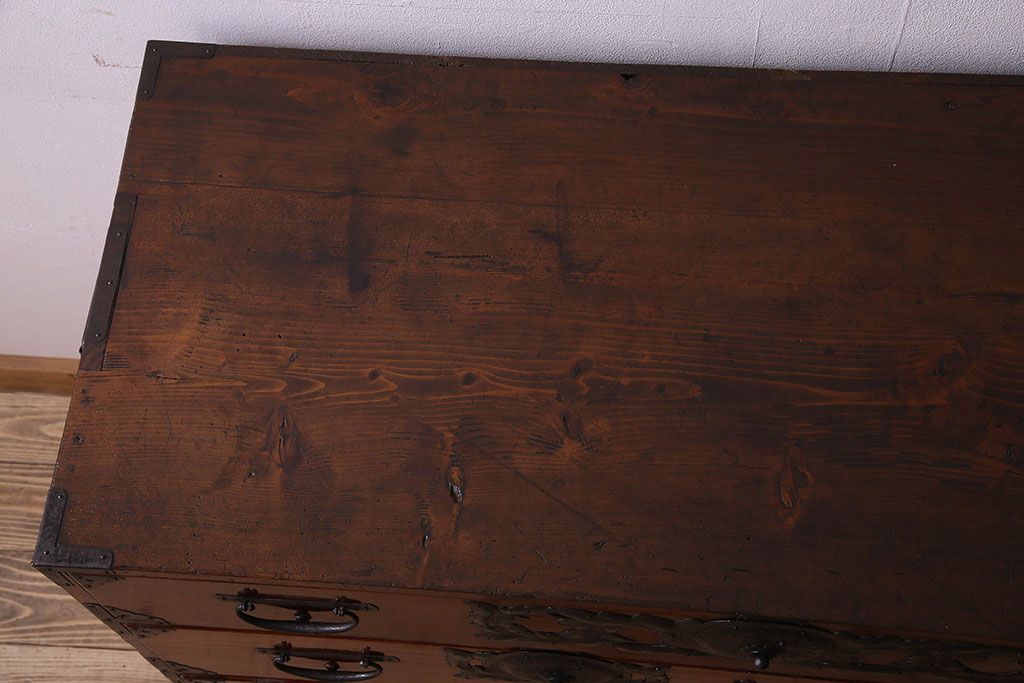 アンティーク家具　和製アンティーク　漆塗り　前面ケヤキ材の仙台箪笥(衣装箪笥、引き出し)