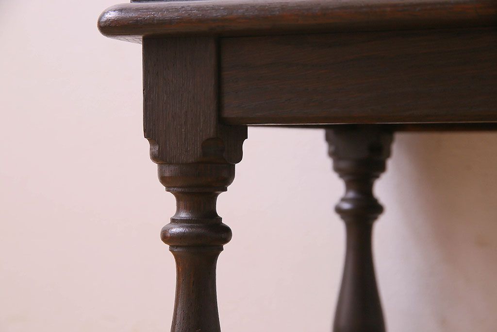 アンティーク雑貨　ナラ材　シックで落ち着きのあるサイドテーブル(花台、飾り台)