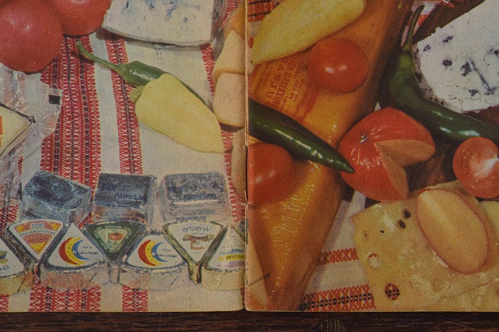 アンティーク雑貨　ビンテージ　1960年頃　ハンガリー製　レトロな雑誌(古書、英字本)(1)