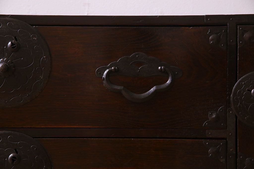 アンティーク家具　R-1　古民具・骨董　前面栗材の米沢箪笥・上段(衣装箪笥、ローボード、テレビボード)(1)