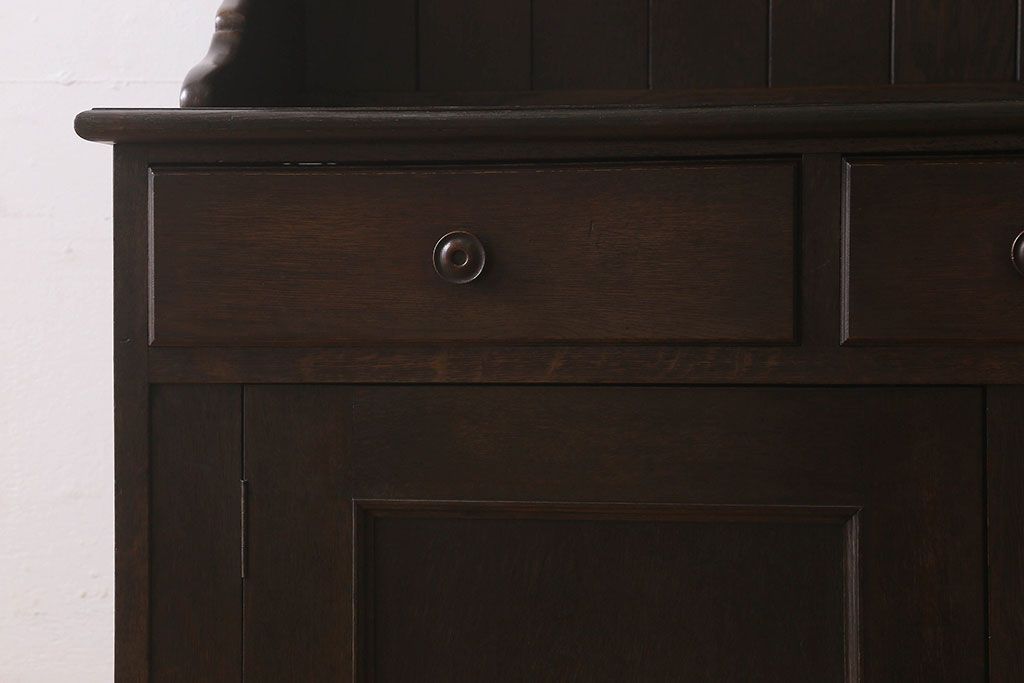 ビンテージ　神戸家具　ナラ材の気品あふれるカップボード(食器棚・収納棚)