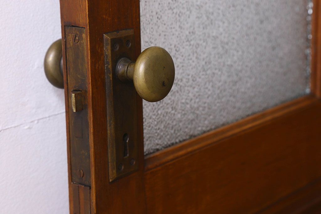 昭和レトロ　ダイヤガラス入り　上品な面持ちの背の高いドア(扉)
