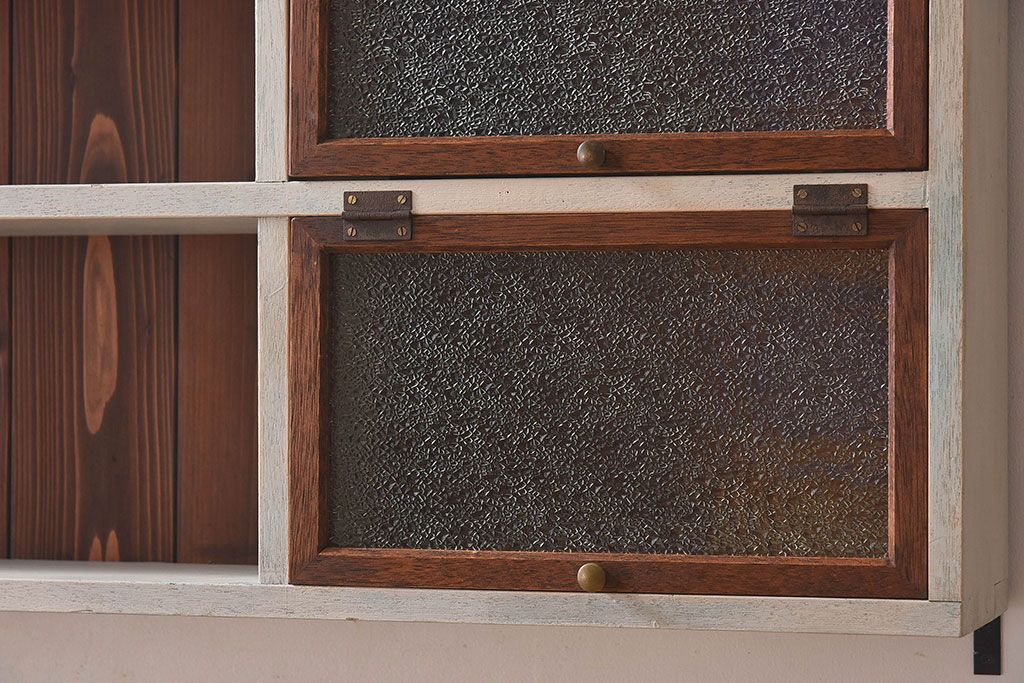 ペイント家具　ダイヤガラスのパタパタ扉付き!ウォールラック(壁掛け飾り棚、収納棚、戸棚、食器棚)
