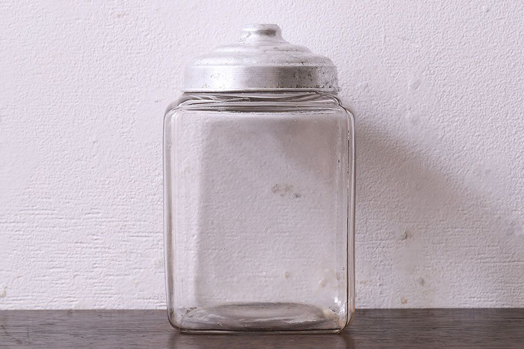 アンティーク雑貨　アルミ蓋付き　レトロな雰囲気を放つガラス瓶(角瓶)