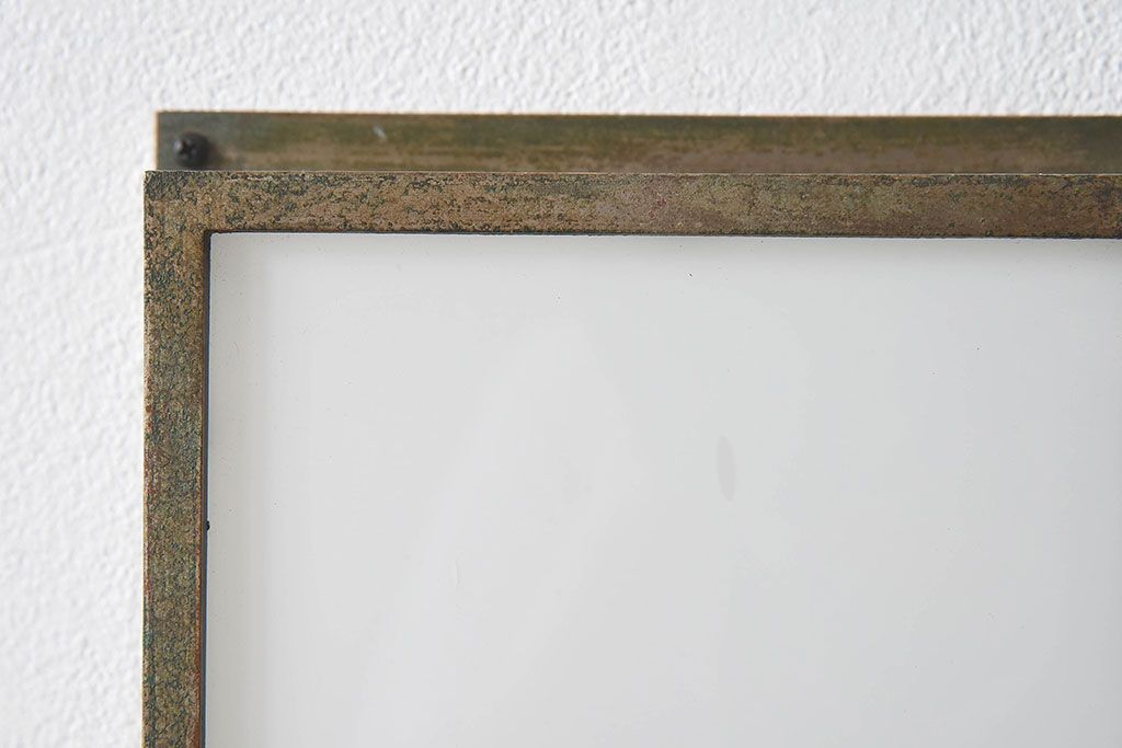 アンティーク雑貨　和製アンティーク　乳白ガラスのウォールランプカバー(壁掛け照明カバー)