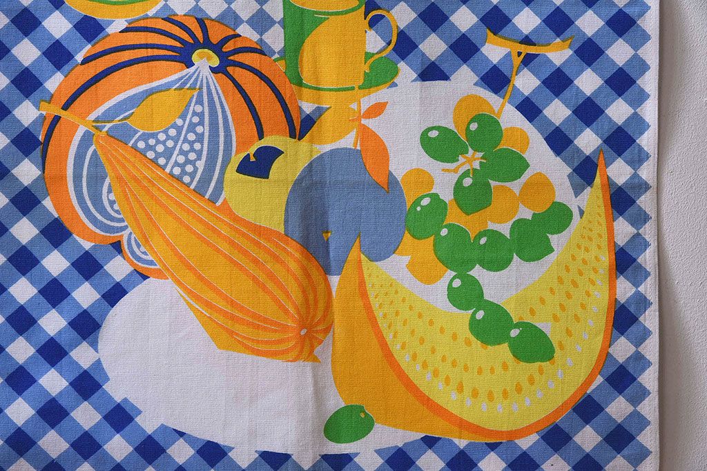 アンティーク雑貨　ハンガリー製　BDUAPRINT　色と絵が可愛らしいタペストリー(布)