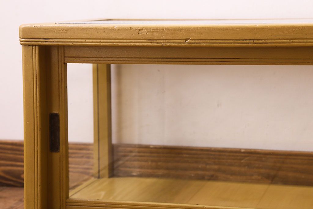 ペイント家具　大正〜昭和期　横長　シンプルなデザインが魅力的なガラスケース(ショーケース、飾り棚、陳列棚)