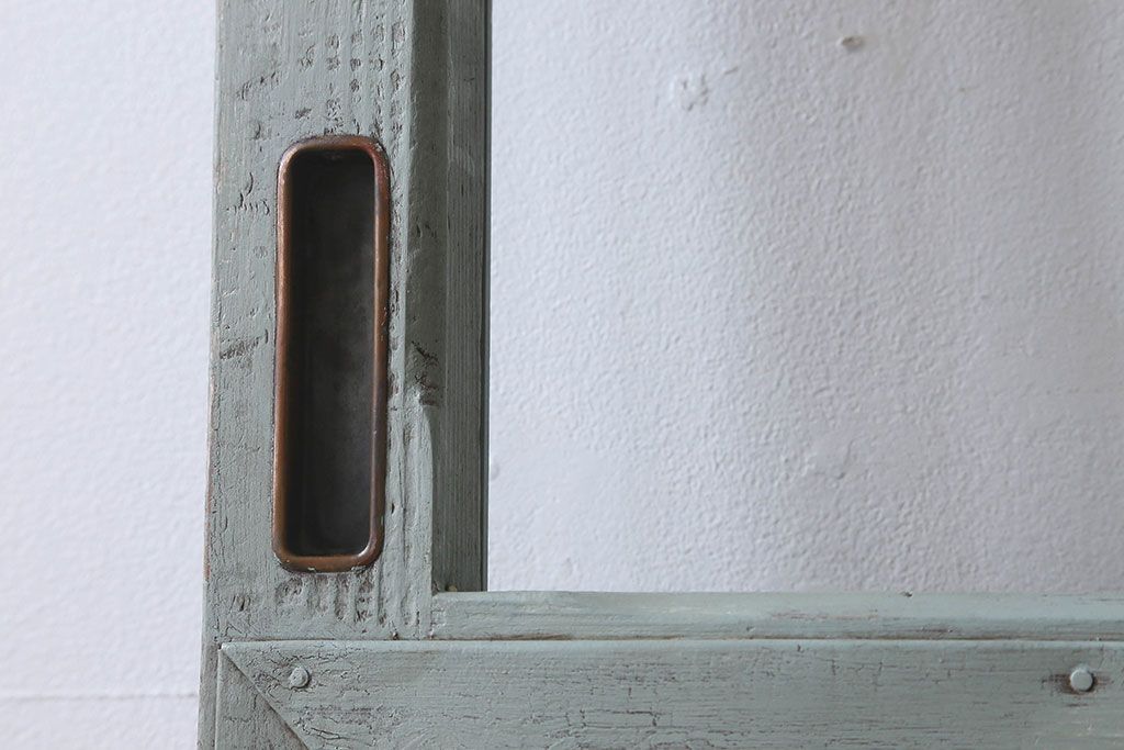 ペイント家具　シャビーな雰囲気が魅力的なペイント引き戸(ガラス戸、仕切り戸)