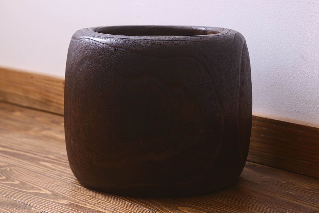 アンティーク雑貨　和製アンティーク　深みのある木味が魅力的な桐火鉢(丸火鉢、木製火鉢、鉢カバー)
