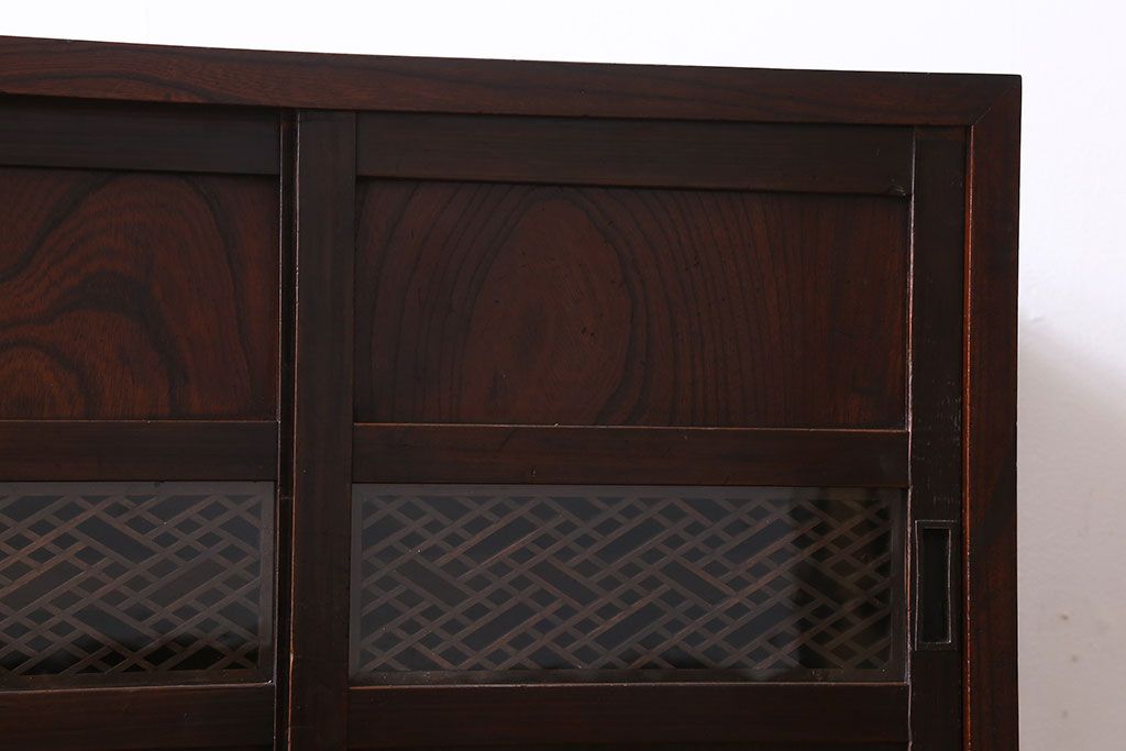 アンティーク家具　和製アンティーク　前面ケヤキ材　組子がおしゃれな薄型キャビネット(収納棚、茶箪笥)