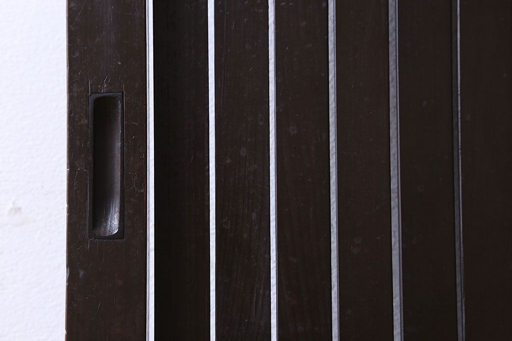 和製アンティーク　いぶされた濃い色合いが魅力的な平格子戸(引き戸)(2)