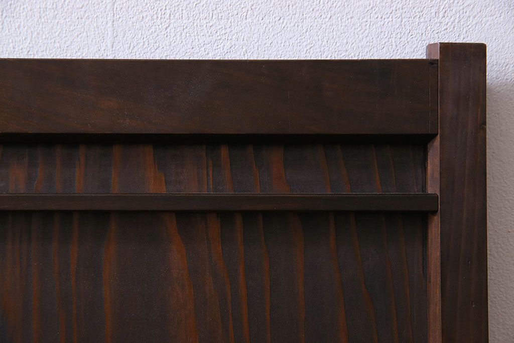 杉材の杢目が味のある横桟入りアンティーク板戸(窓、引き戸)2枚