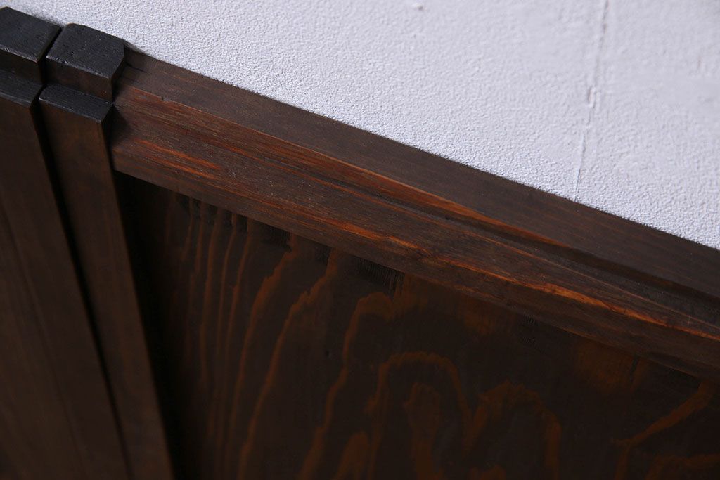 杉材の杢目が味のある横桟入りアンティーク板戸(窓、引き戸)2枚