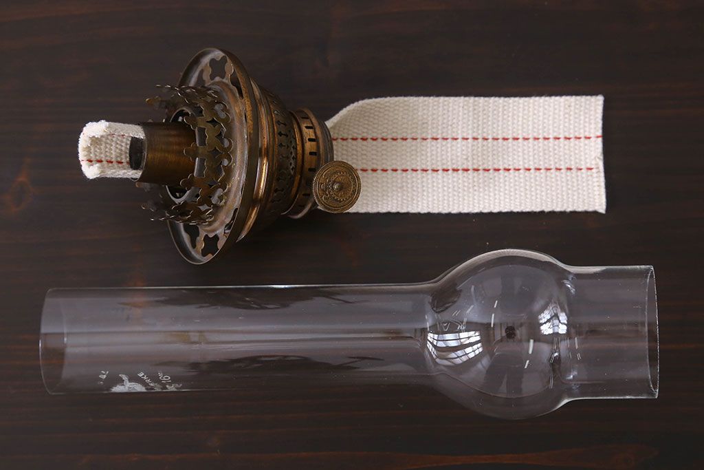 アンティーク雑貨　フランスアンティーク　細かなフリルがお洒落なウランガラスのオイルランプ