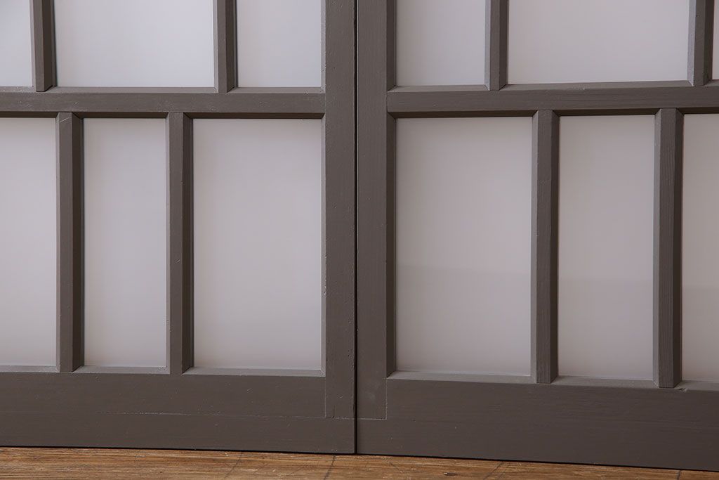 ペイント家具　変わったデザインが目を引く引き戸(ガラス戸、ガラス帯戸、建具)2枚組